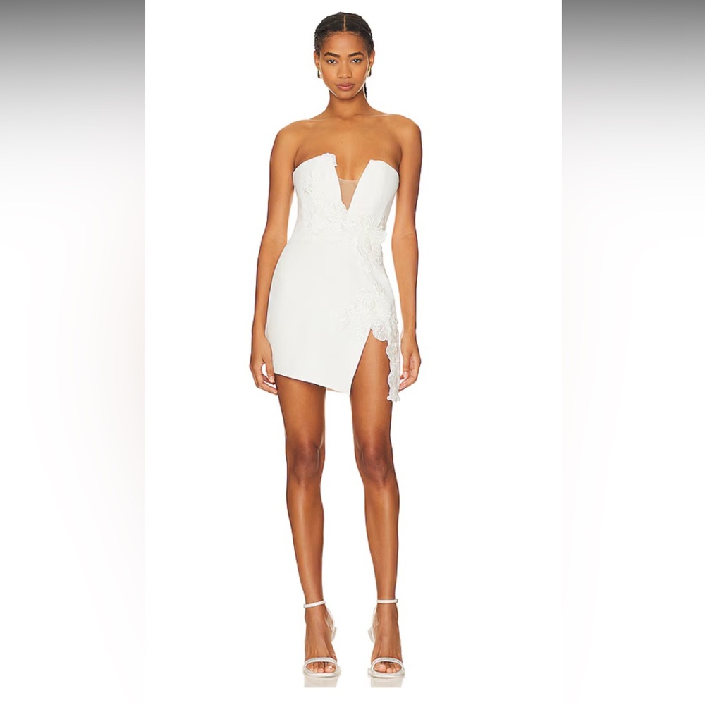 Elegant White Strapless Mini Dress
Sau Lee Fleur dress